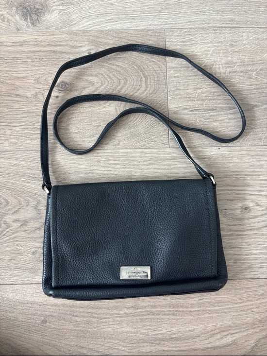 kate spade Handbags - Kate Spade Black Leather Crossbody Bag, Magnetic closure
